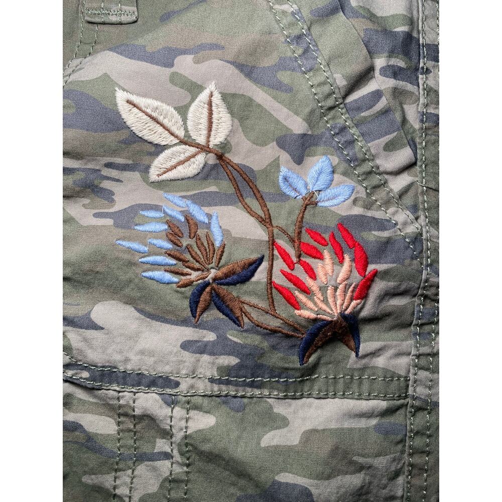 Camo Embroidered - St. John's Bay - Cotton Capri Pants - Size 8 - Picture 5 of 10